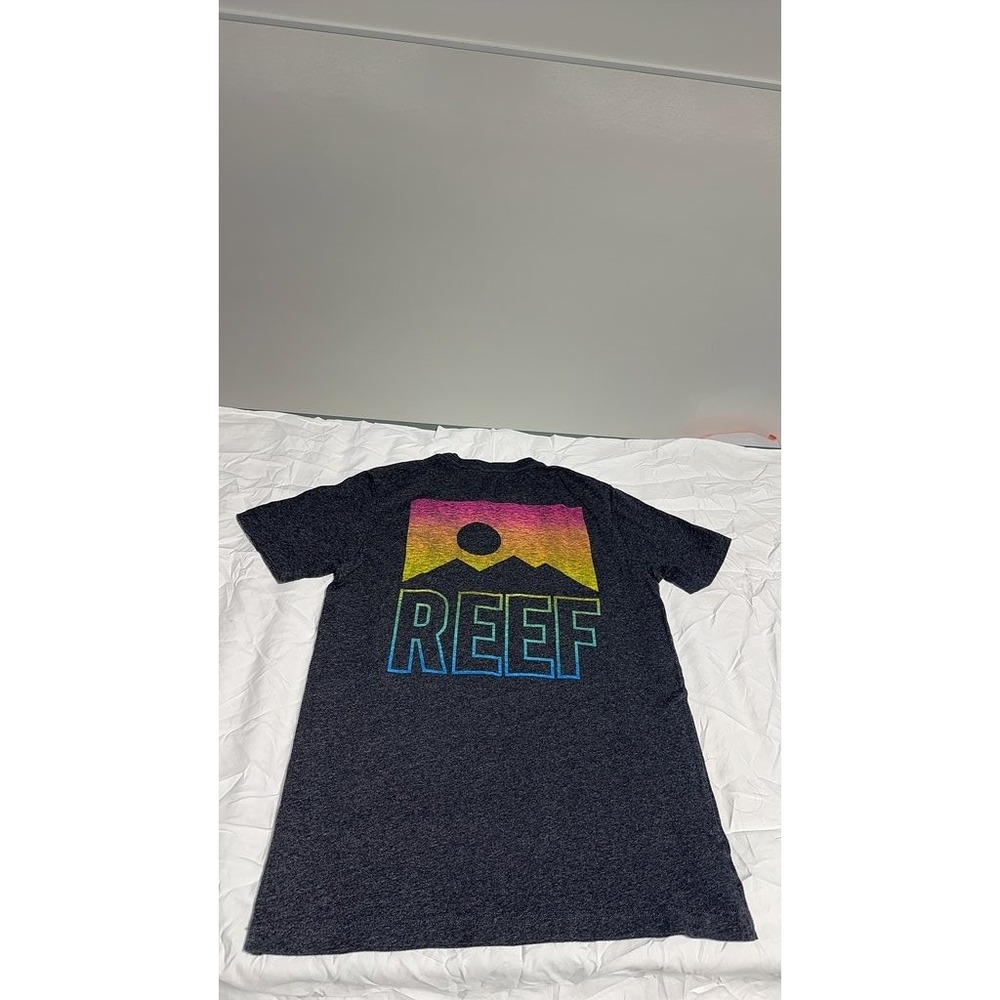 Reef Mens Graphic T-Shirt Mountain Design Dark Gray Heather Small - Picture 2 of 3